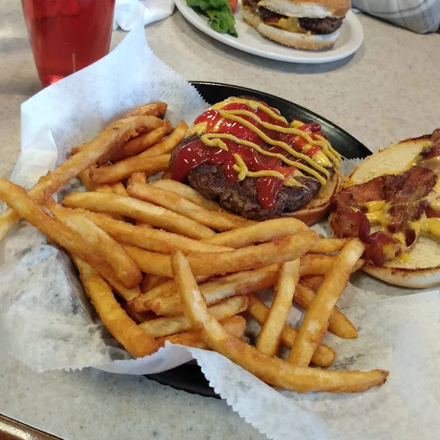 Bacon cheeseburger with fries